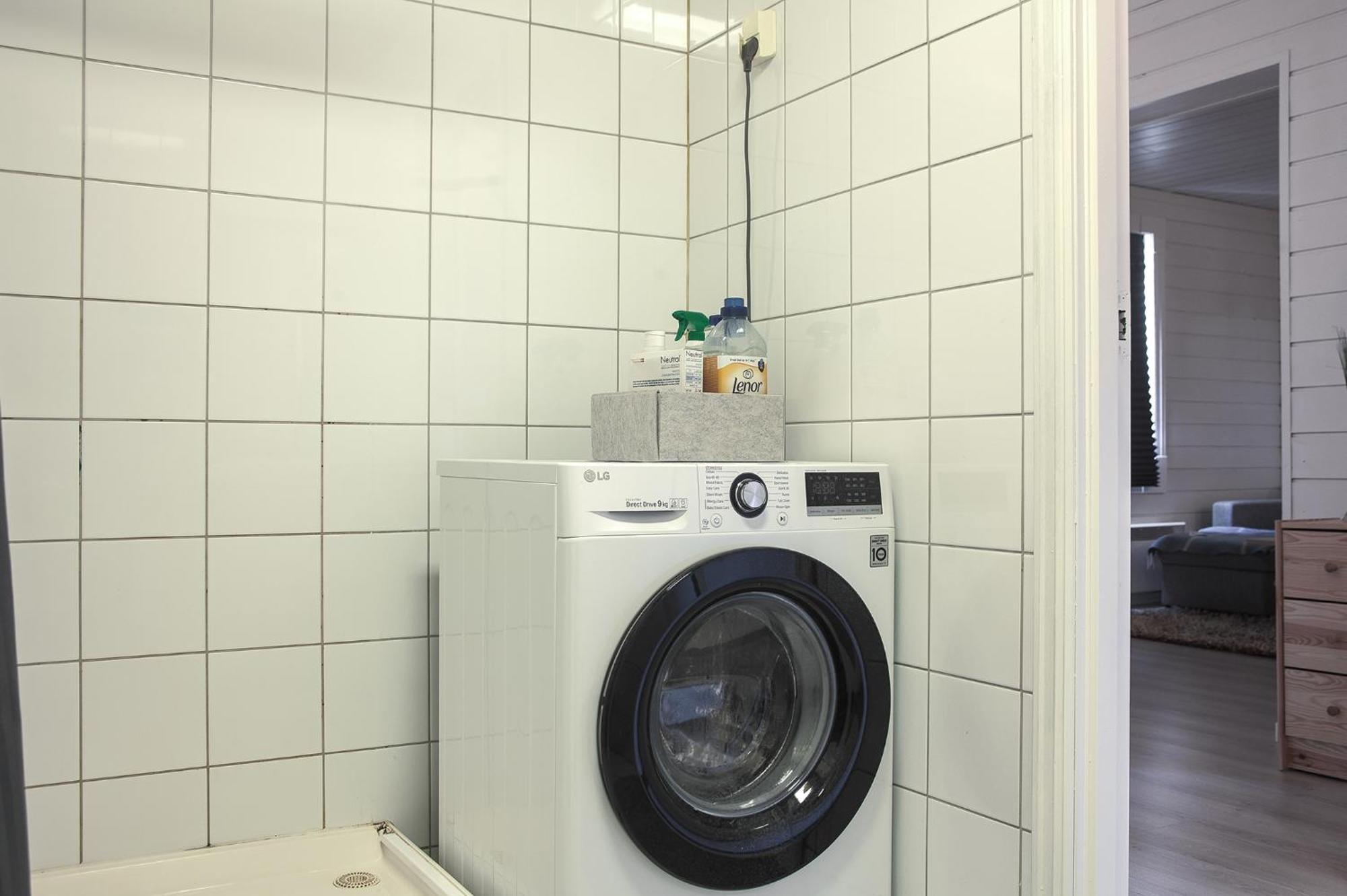 Free Parking At Cozy & Getaway Apartment