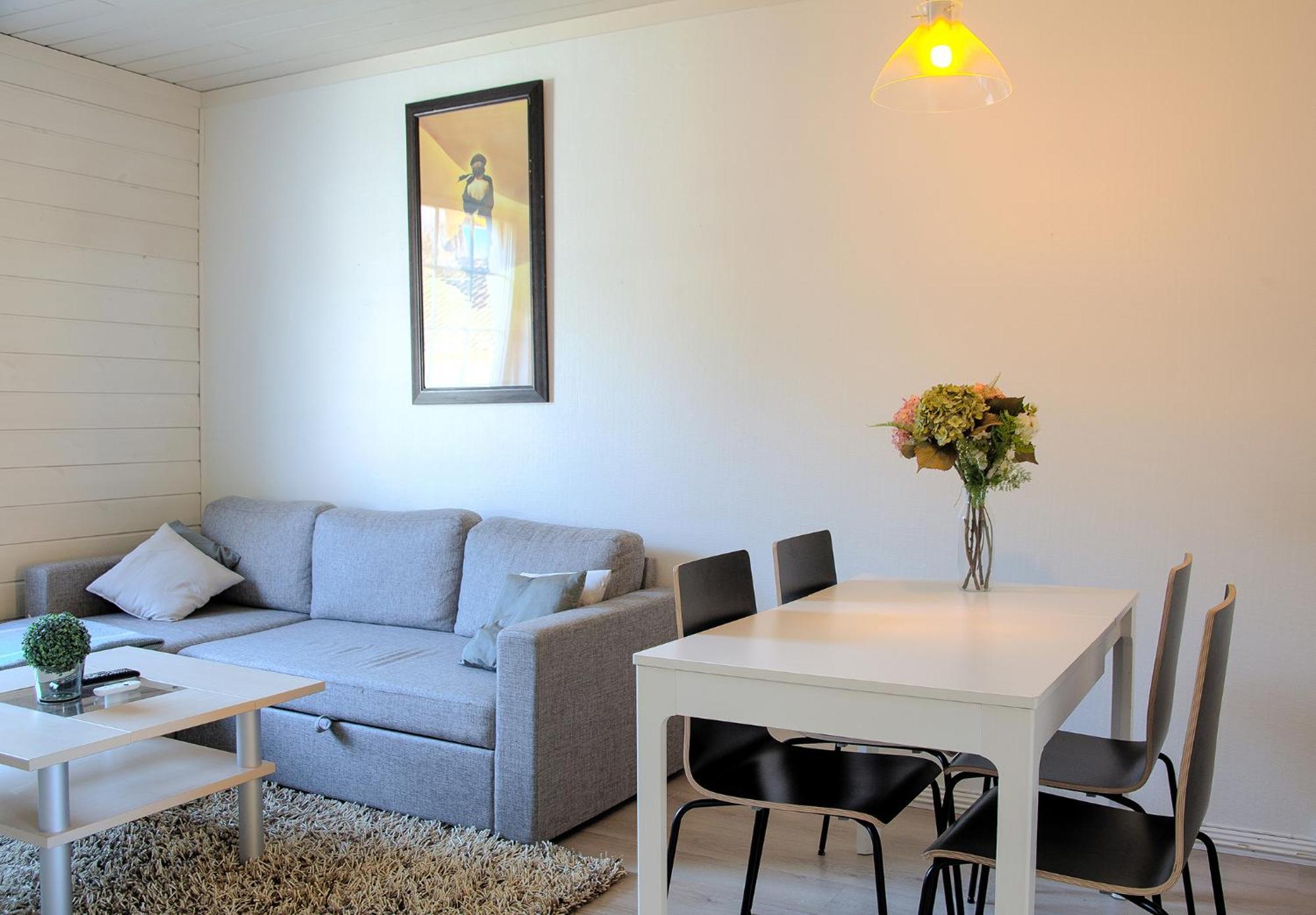 Free Parking At Cozy & Getaway Apartment